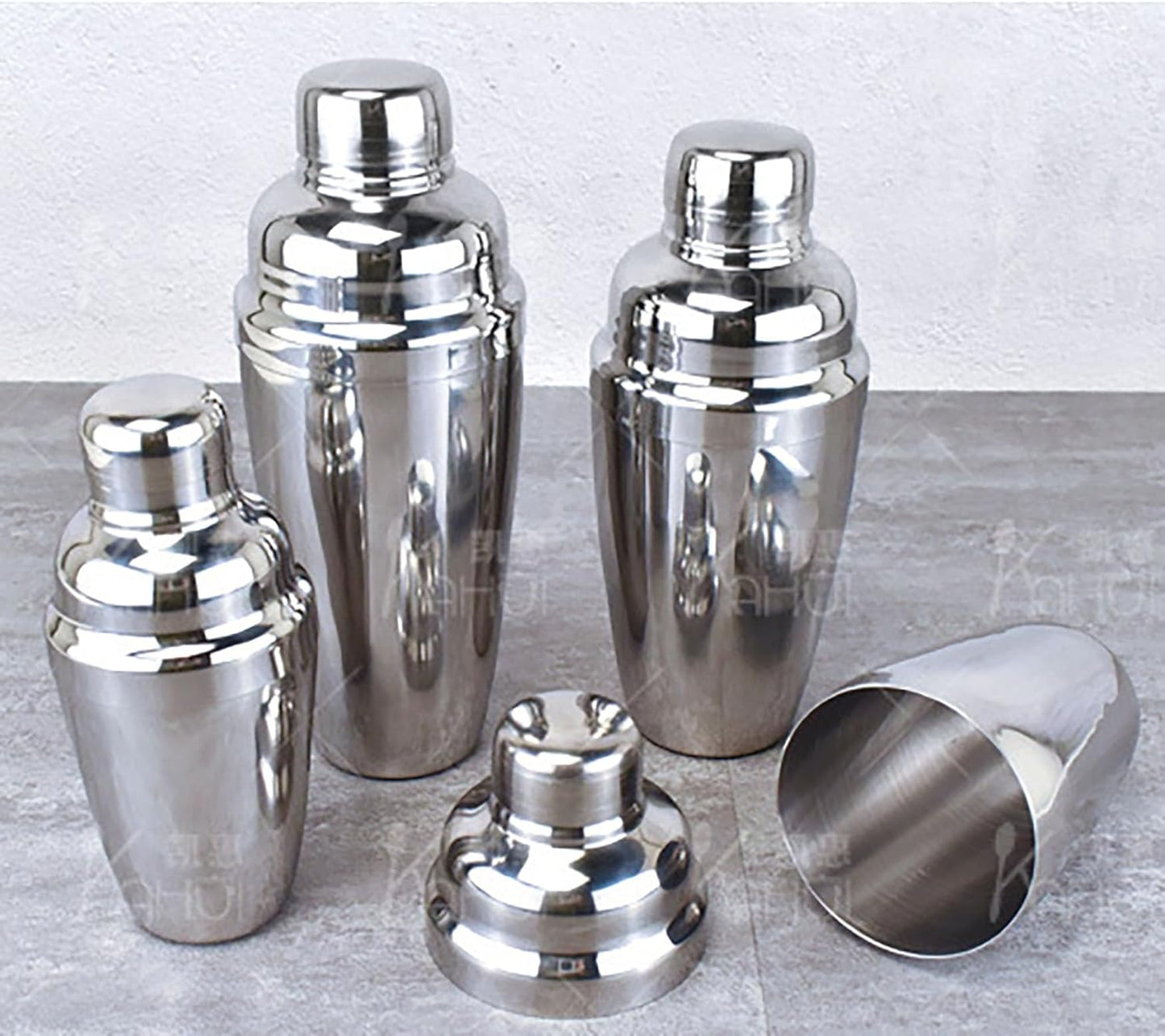 11.8 Oz Cocktail Shaker, 6.9 In x 3 In Stainless Steel Drink Shaker with Built-In Strainer for Bar Mixed Tools (11.8 oz)