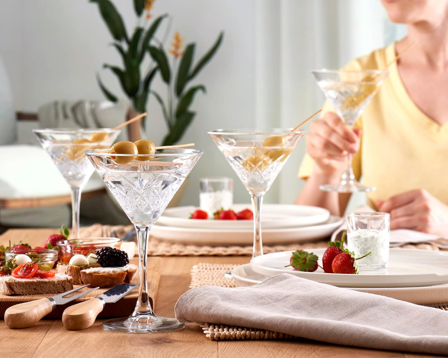 Pasabahce Premium Stemmed Martini Glasses Set of 4, Crystal Design Cocktail Cups 7.8 Oz , Vintage Coupe Glasses,Elegant Cocktail Glasses, Perfect For Parties, Gifts, Housewarming, Weddings, Aniversary