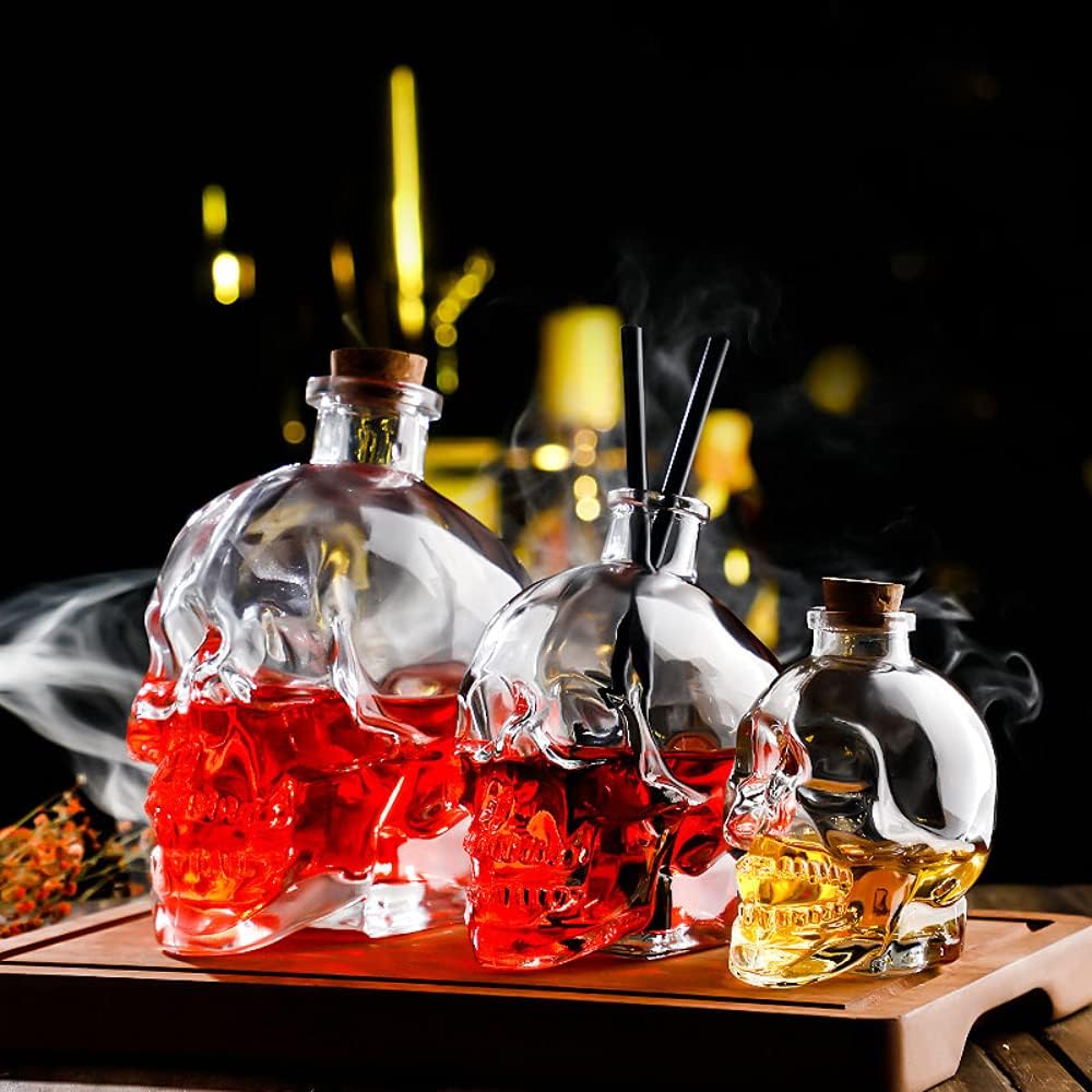 Skull Decanter Lead-free Glass 120ml Only 4 Oz CapacitySkull Prop Cute Whiskey Bottle With Cork Stopper (4oz)