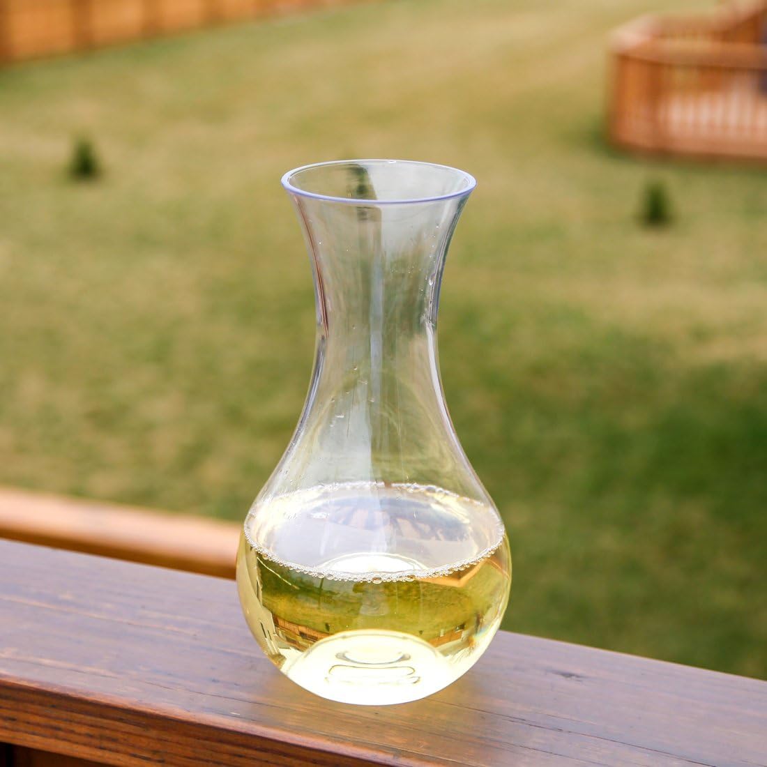 Lily's Home Unbreakable Wine Decanter, Premium Carafe is Made of Shatterproof Tritan Plastic, Ideal for Indoor and Outdoor Use, Reusable and Dishwasher-Safe, Crystal Clear (48 oz. Capacity)