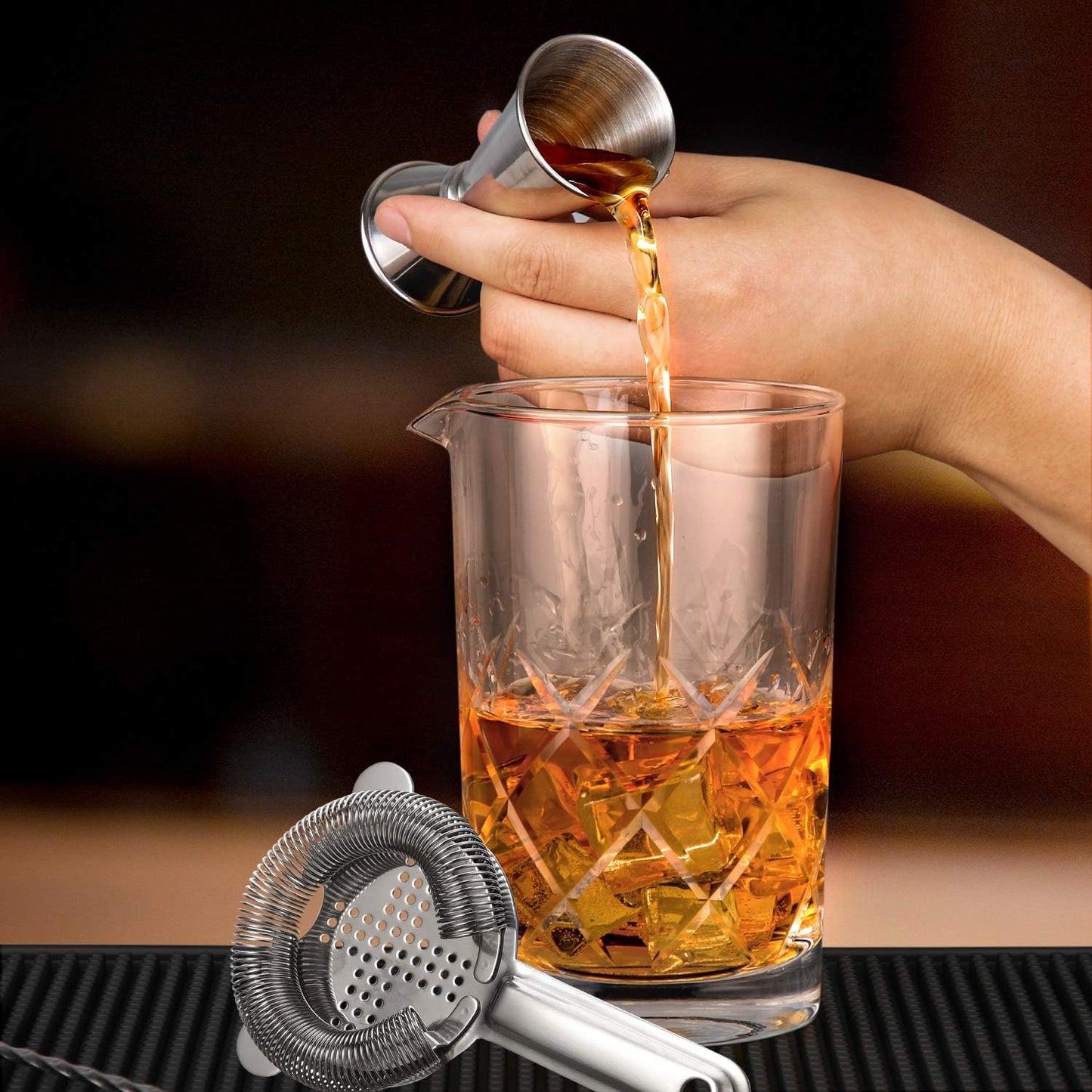 Hiware Professional 24 Oz Cocktail Mixing Glass, Thick Bottom Seamless Crystal Mixing Glass