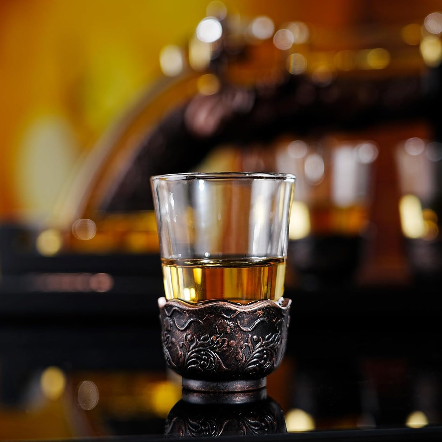 Gun Whisky Decanter Set with 4 Shot Glasses,Cool,Unique Gifts for Men Dad Boyfriends,Liquor Gun Decanter Set A Great Addition to Home Bar,Gun Liquor Dispenser Fun Conversation Starter
