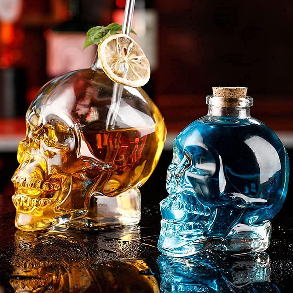 Skull Decanter Lead-free Glass 120ml Only 4 Oz CapacitySkull Prop Cute Whiskey Bottle With Cork Stopper (4oz)