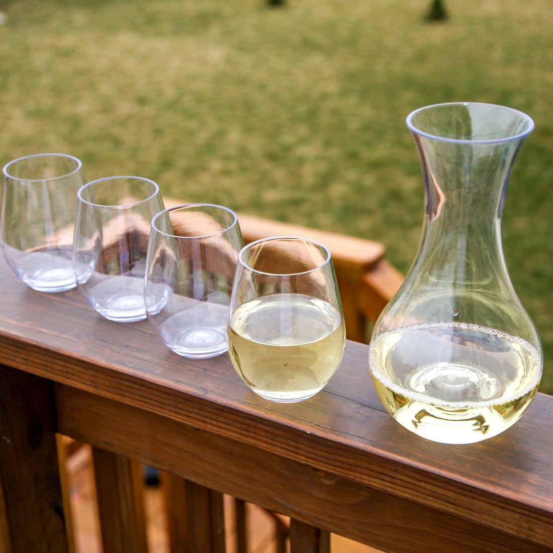 Lily's Home Unbreakable Wine Decanter, Premium Carafe is Made of Shatterproof Tritan Plastic, Ideal for Indoor and Outdoor Use, Reusable and Dishwasher-Safe, Crystal Clear (48 oz. Capacity)