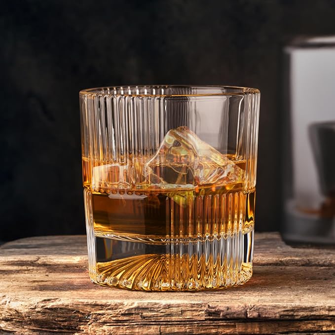 Lily's Home Glass Decanter with Stopper - 26 Oz Whiskey Decanter for Bourbon, Brandy & Scotch - Elegant Round Design, Lead-Free Crystal Glass - Gift for Men, Dad, Whiskey Lovers - B0D5Q9C2WP