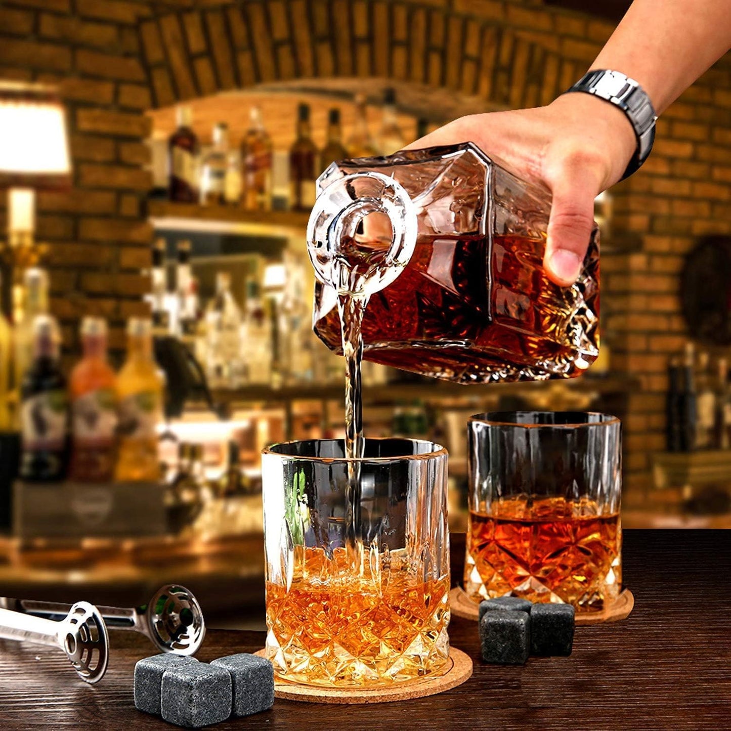 LIGHTEN LIFE Whiskey Decanter Set for Men - Whiskey Decanter with 4 Whiskey Glasses in Gift Box, Non-Lead Glass for Bourbon and Liquor - Perfect for Dad, Husband, Retirement, Whiskey Lovers