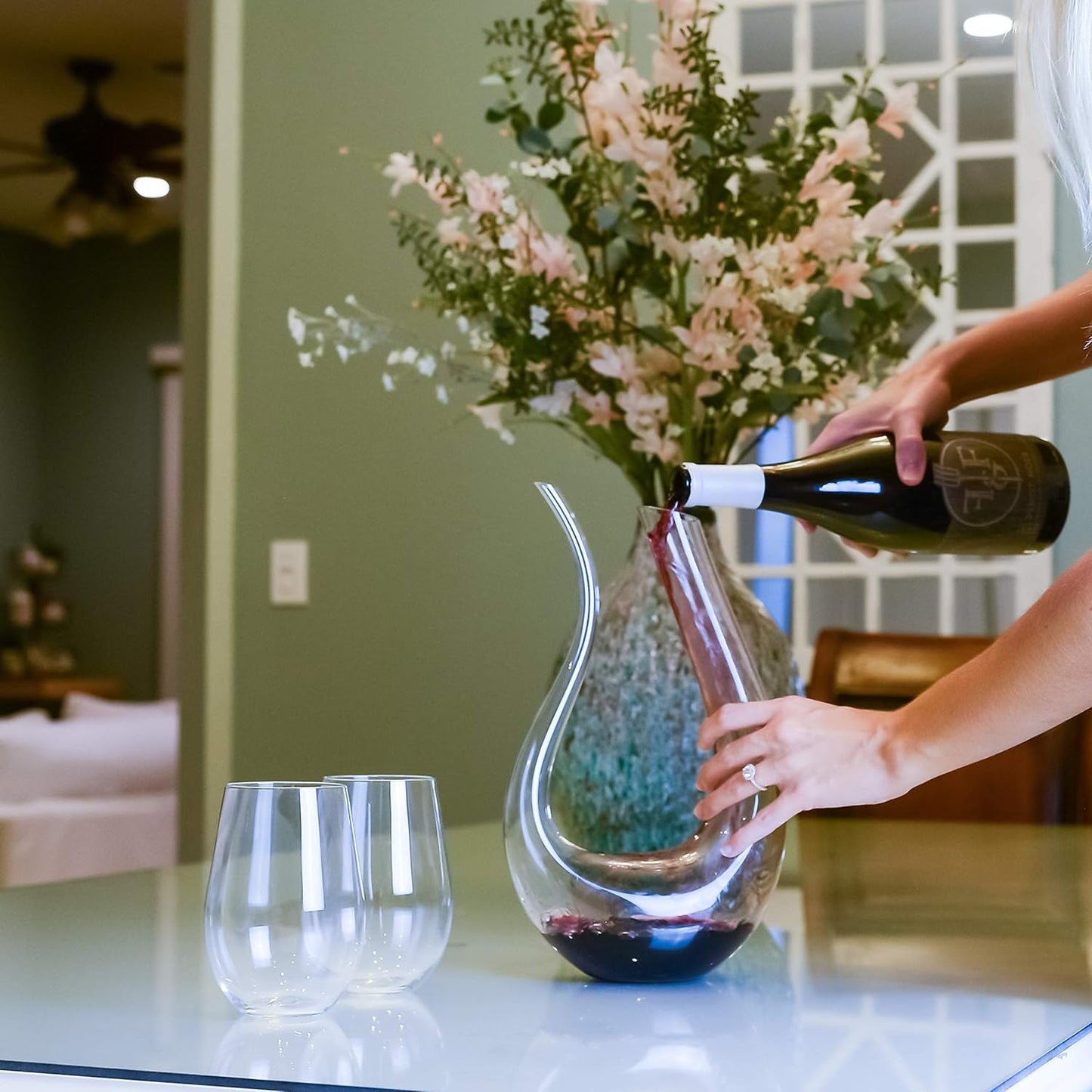Galashield Wine Decanter 100% Hand Blown Lead-free Crystal Glass Red Wine Carafe U Shape Wine Aerator