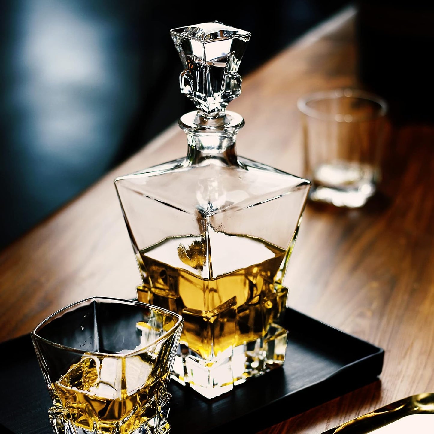 LUXU Premium Whiskey Decanter with Glass Stopper,29 oz Bourbon Decanter for Wine | Vodka | Brandy,Iceberg Container Bottle Dispenser with Lid - Alcohol Glass Liquor Decanter Gift for men Clear
