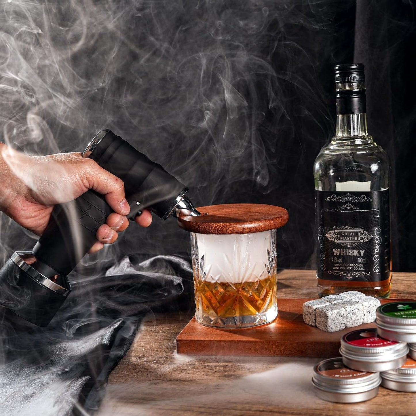 Electric Cocktail Smoker Kit - Rechargeable Whiskey Smoker Kit with Smoking Gun, Old-Fashioned Bourbon Smoker, Cold Smoker, Food Smoke Gun, Smoked Drink infuser, 6 Wood Chips,Butane Not required,Black