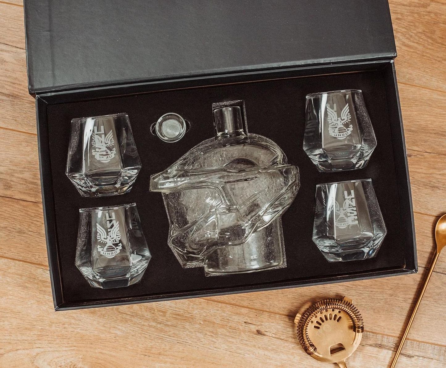 Halo Infinite Master Chief Helmet 6-Piece Whiskey Decanter Set with Glasses